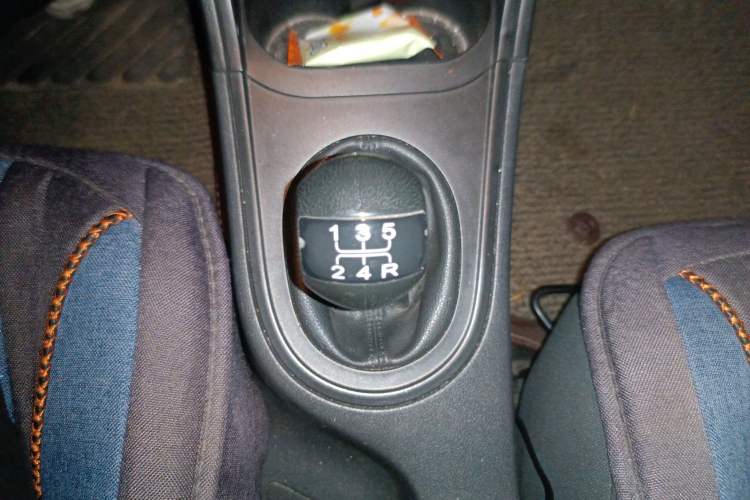 Used MG 3 2013 1.3L Manual Comfort Edition Gear Lever