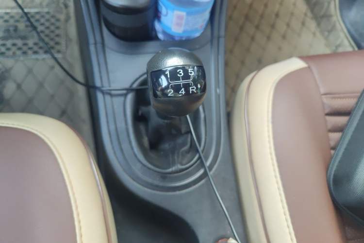 Used MG 3 2013 1.3L Manual Comfort Edition Gear Lever