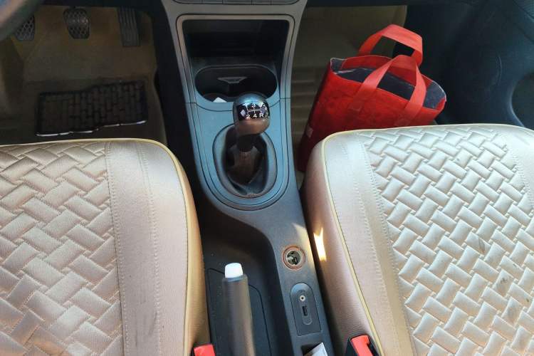 Used MG 3 2013 1.3L Manual Comfort Edition Gear Lever