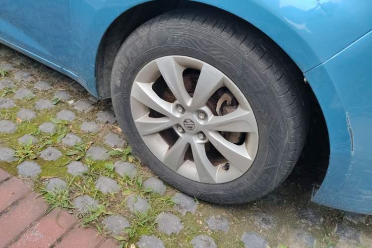 Used MG 3 2013 1.5L AMT Elite Edition Right Front Wheel Hub