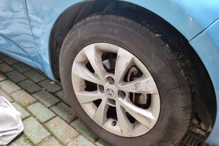 Used MG 3 2013 1.5L AMT Elite Edition Right Front Wheel Hub