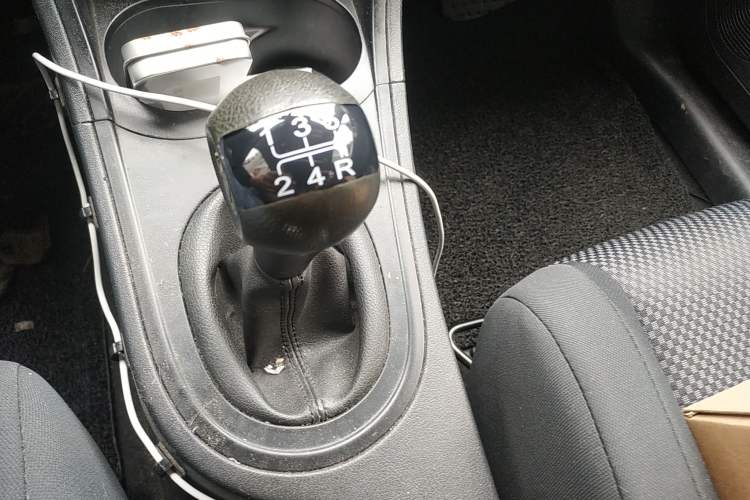 Used MG 3 2013 1.3L Manual Comfort Edition Gear Lever