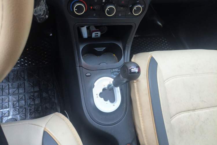 Used MG 3 2013 1.3L AMT Comfort Edition Gear Lever