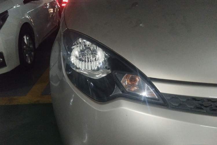Used MG 3 2013 1.5L AMT Elite Edition Right Front Headlight