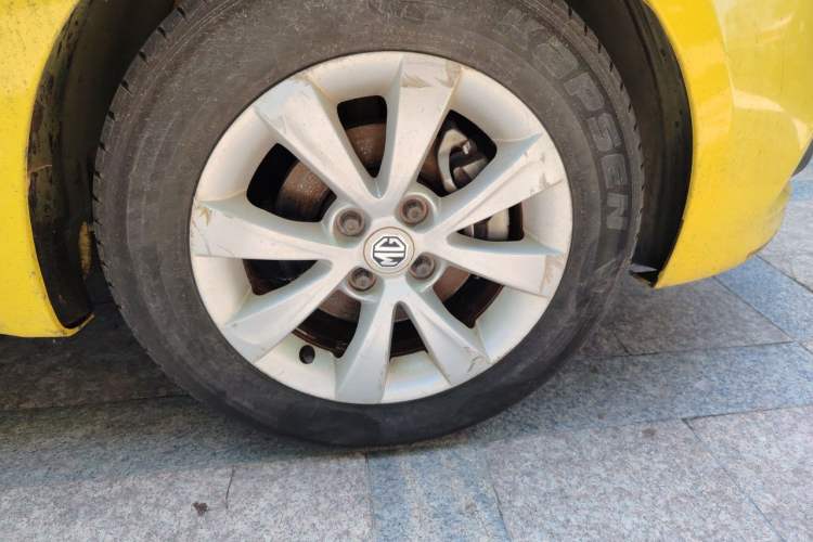 Used MG 3 2013 1.5L AMT Elite Edition Right Front Wheel Hub