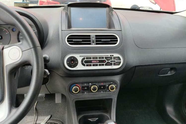 Used MG 3 2013 1.3L AMT Comfort Edition Audio And AC Panel