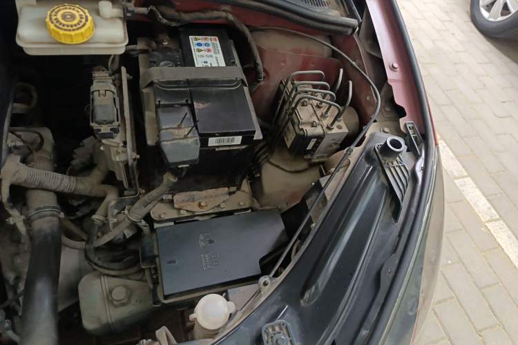 Used MG 3 2013 1.5L AMT Elite Edition Engine Bay Left