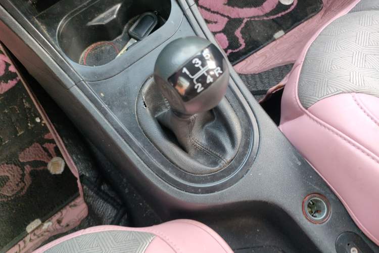 Used MG 3 2013 1.3L Manual Comfort Edition Gear Lever