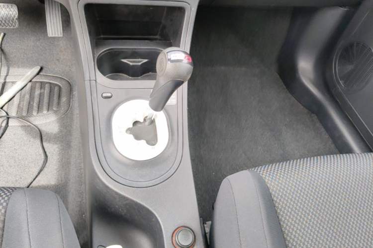 Used MG 3 2013 1.3L AMT Comfort Edition Gear Lever