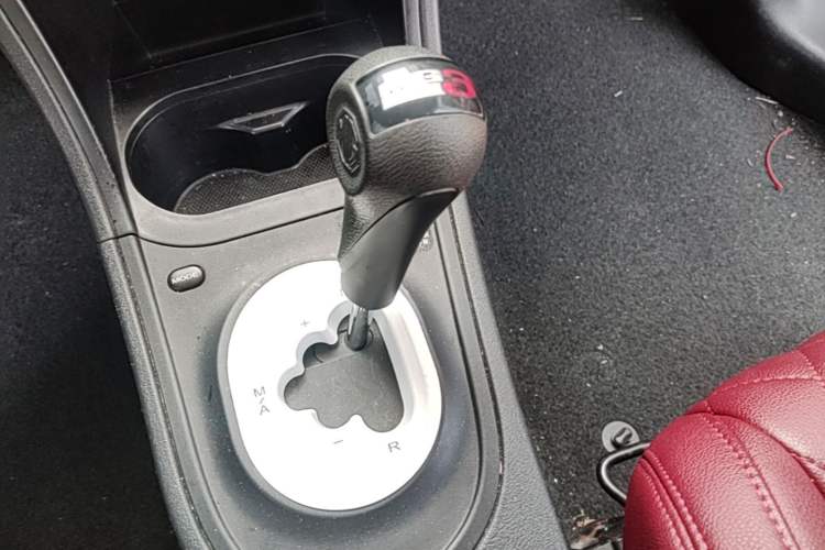 Used MG 3 2013 1.3L AMT Comfort Edition Gear Lever