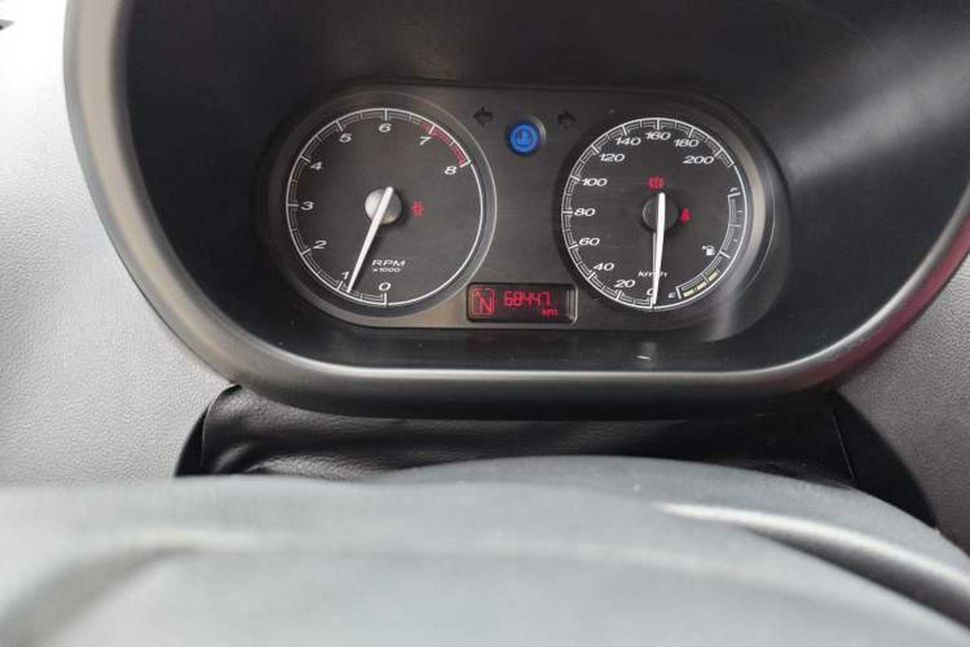 Used MG 3 2013 1.3L AMT Comfort Edition Odometer Close Up