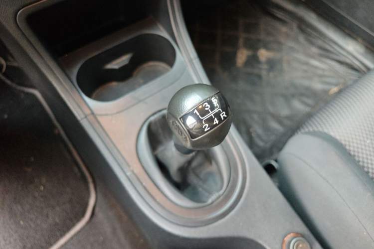 Used MG 3 2013 1.3L Manual Comfort Edition Gear Lever