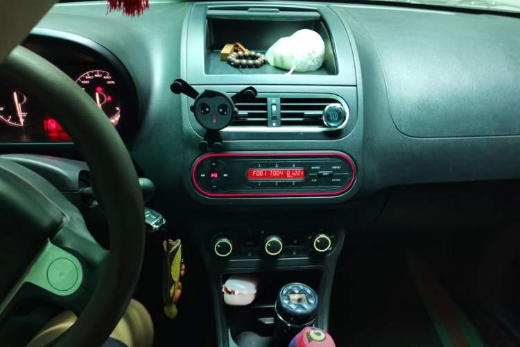 Used MG 3 2013 1.3L AMT Comfort Edition Audio And AC Panel