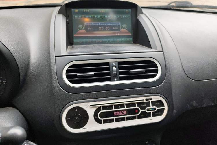 Used MG 3 2013 1.3L AMT Comfort Edition Audio And AC Panel