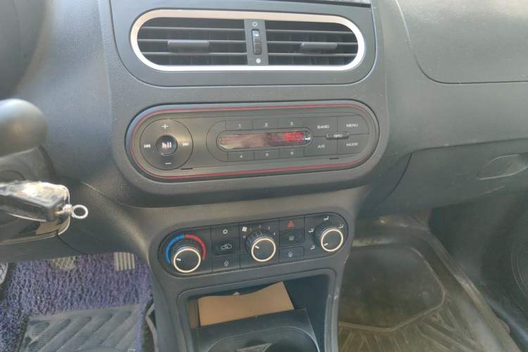 Used MG 3 2013 1.3L Manual Comfort Edition Audio And AC Panel