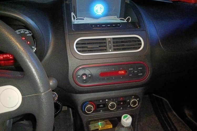 Used MG 3 2013 1.3L AMT Comfort Edition Audio And AC Panel
