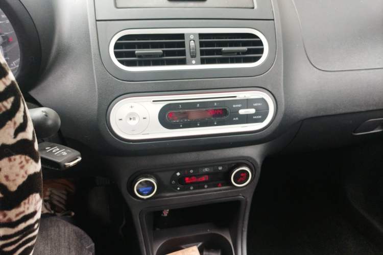Used MG 3 2013 1.5L AMT Elite Edition Audio And AC Panel