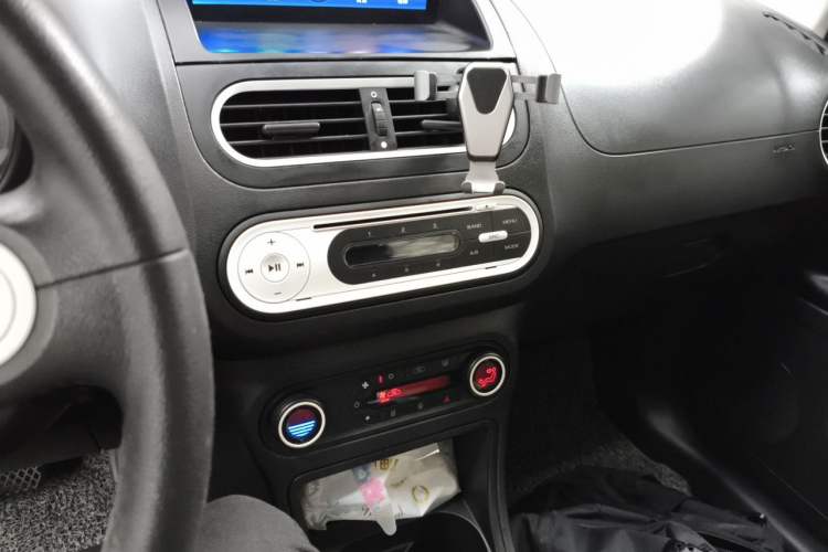 Used MG 3 2013 1.5L AMT Elite Edition Audio And AC Panel