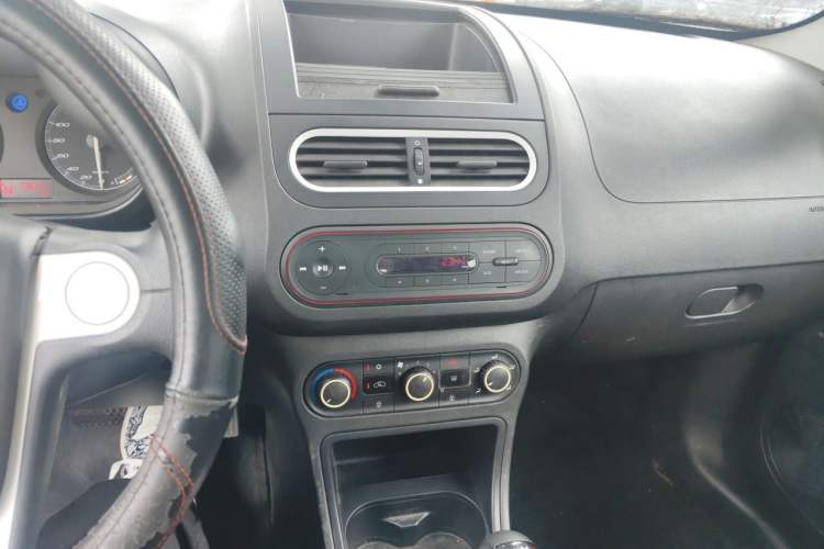 Used MG 3 2013 1.3L AMT Comfort Edition Audio And AC Panel