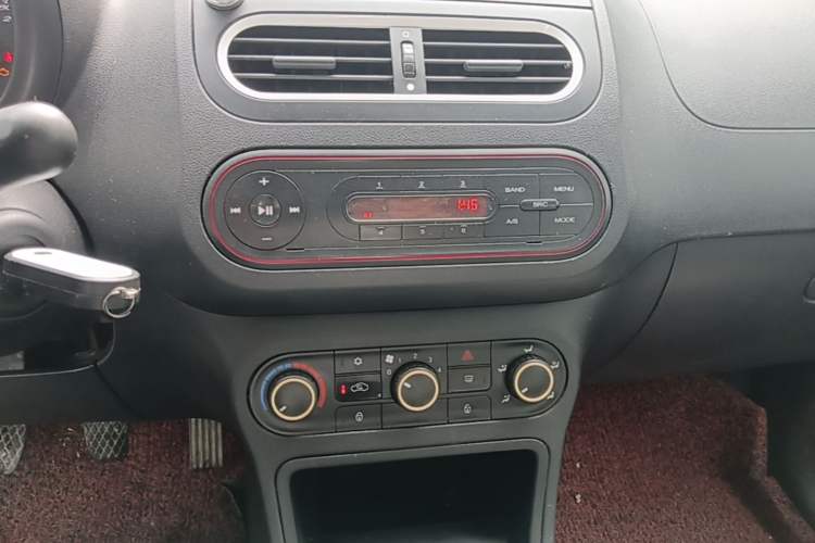 Used MG 3 2013 1.3L Manual Comfort Edition Audio And AC Panel