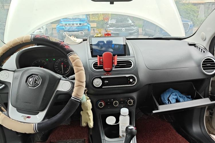 Used MG 3 2013 1.3L AMT Comfort Edition Center Console