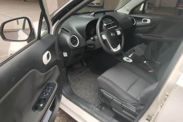 Used MG 3 2013 1.5L AMT Elite Edition Driver Seat