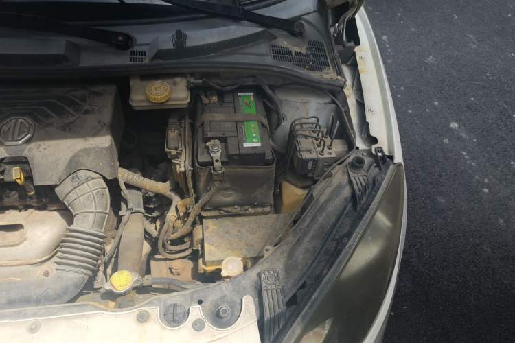 Used MG 3 2013 1.5L AMT Elite Edition Engine Bay Left