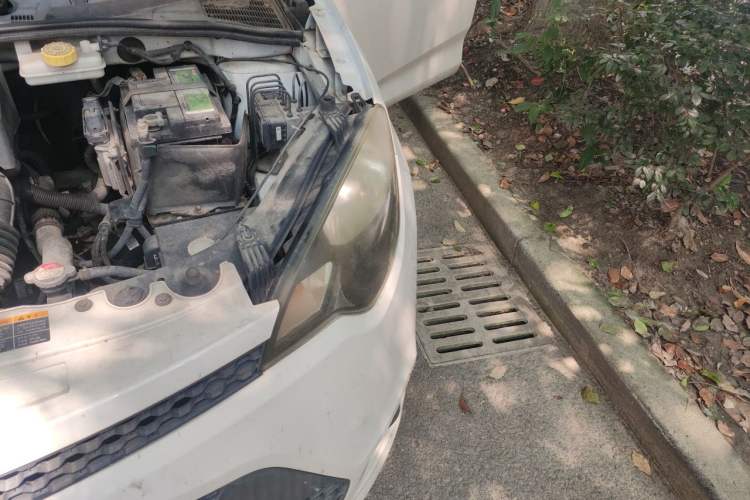 Used MG 3 2013 1.5L AMT Elite Edition Engine Bay Left