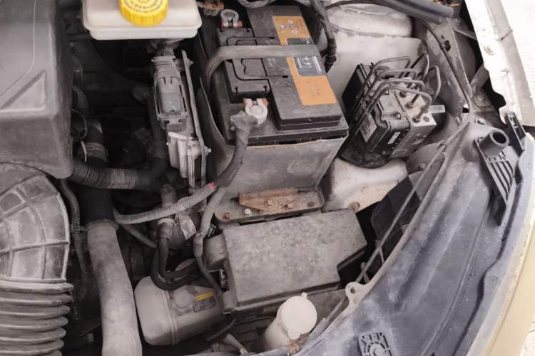 Used MG 3 2013 1.5L AMT Elite Edition Engine Bay Left