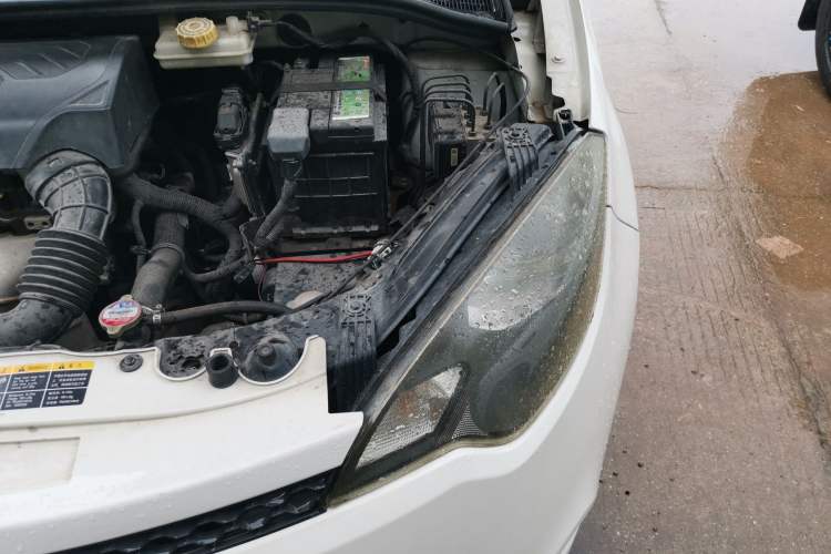 Used MG 3 2013 1.5L AMT Elite Edition Engine Bay Left