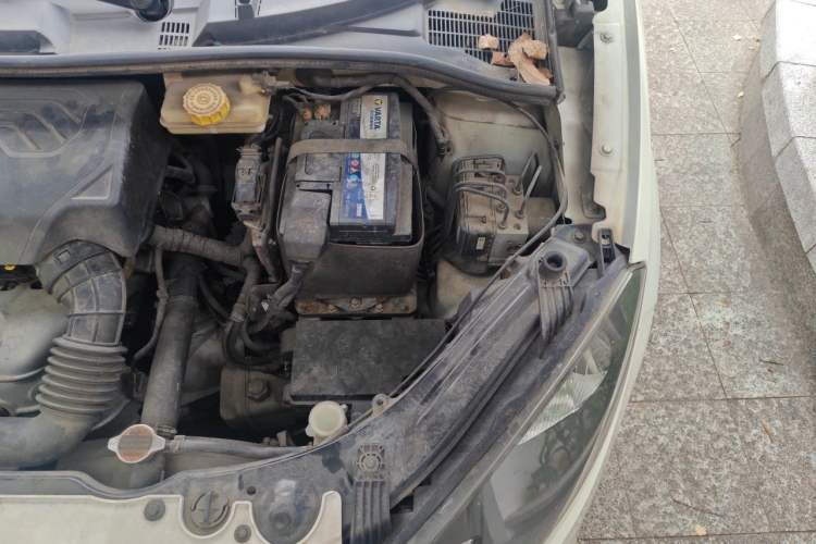 Used MG 3 2013 1.5L AMT Elite Edition Engine Bay Left