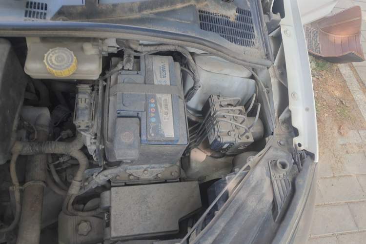 Used MG 3 2013 1.5L AMT Elite Edition Engine Bay Left