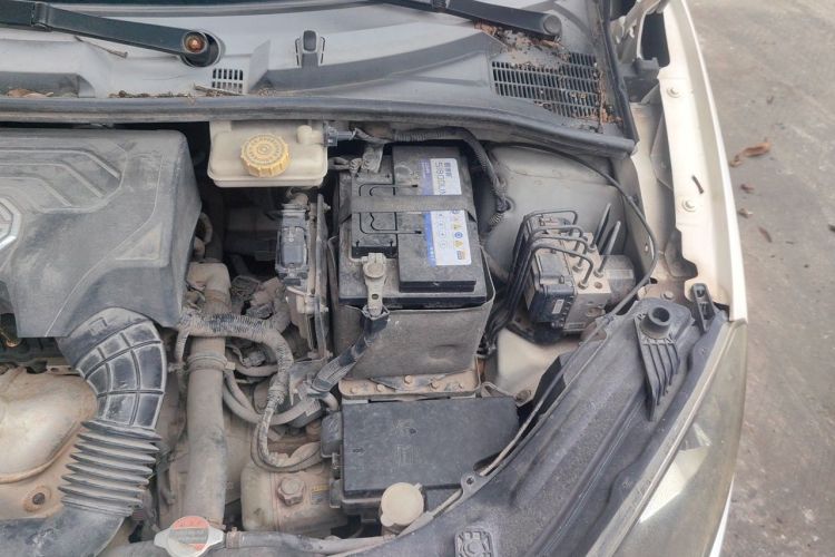 Used MG 3 2013 1.5L AMT Elite Edition Engine Bay Left