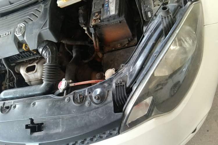Used MG 3 2013 1.5L AMT Elite Edition Engine Bay Left