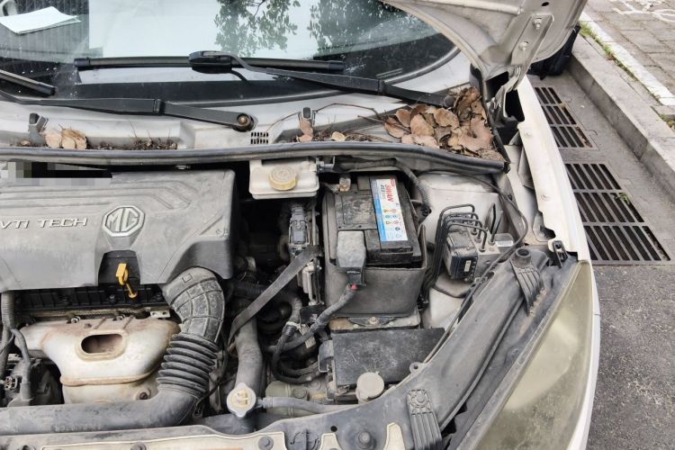 Used MG 3 2013 1.5L AMT Elite Edition Engine Bay Left