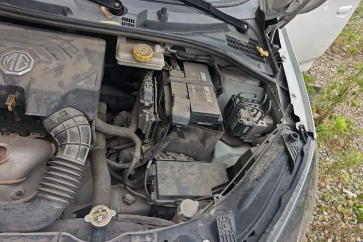 Used MG 3 2013 1.5L AMT Elite Edition Engine Bay Left