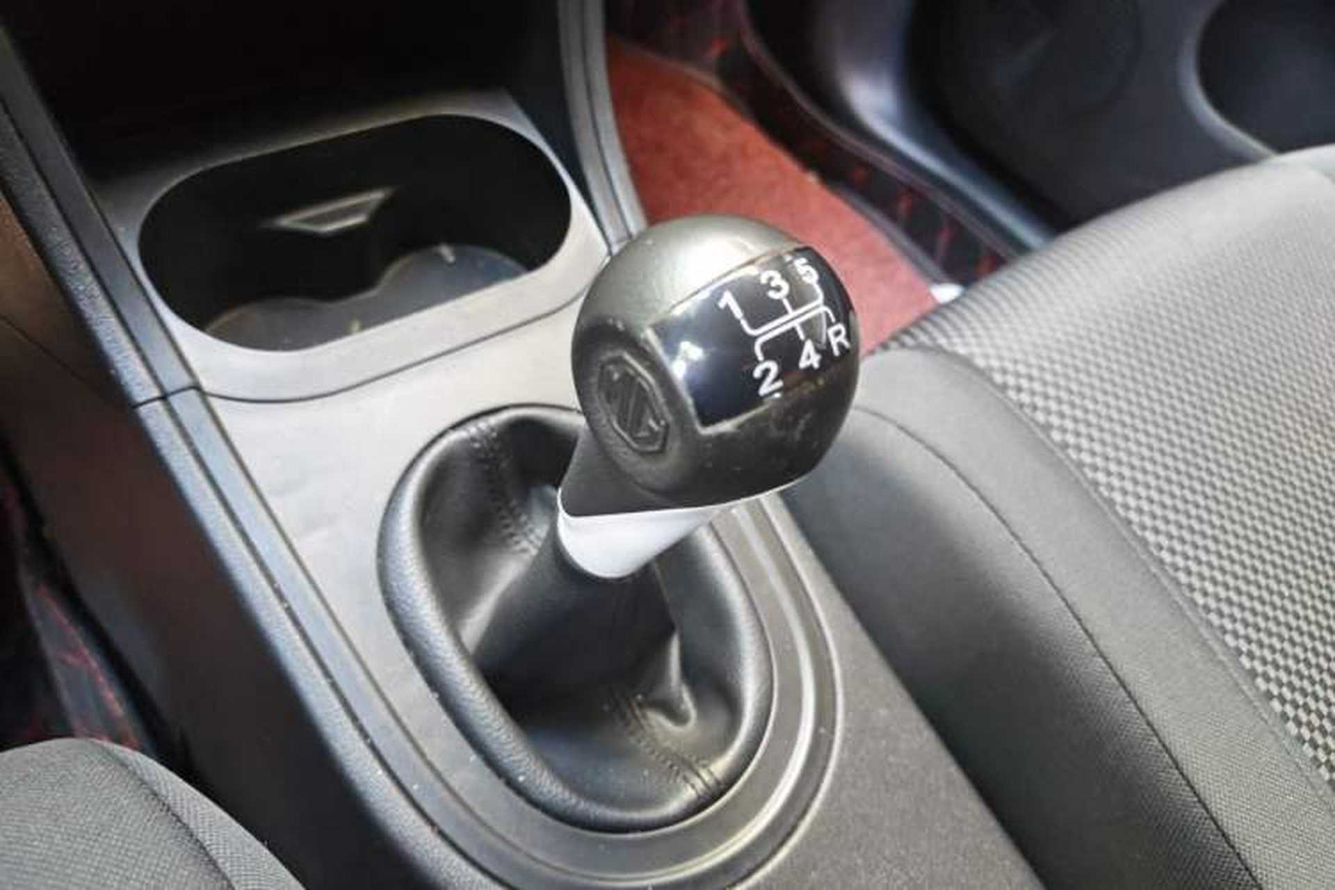 Used MG 3 2013 1.5L Manual Value Edition Gear Lever
