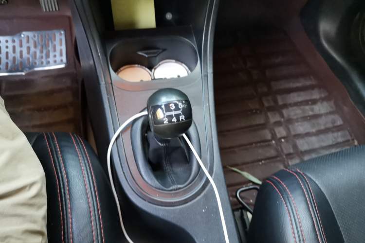 Used MG 3 2013 1.3L Manual Comfort Edition Gear Lever