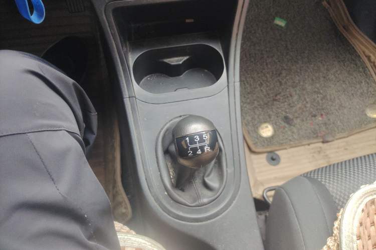 Used MG 3 2013 1.3L Manual Comfort Edition Gear Lever