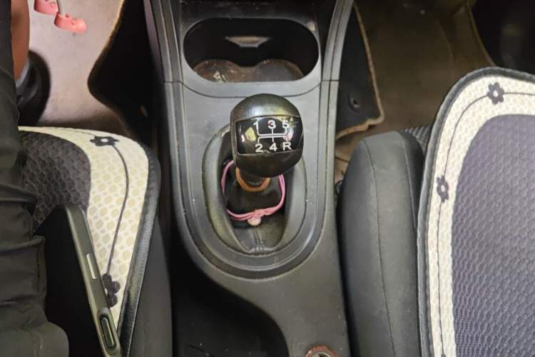 Used MG 3 2013 1.3L Manual Comfort Edition Gear Lever