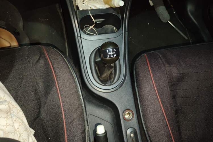 Used MG 3 2013 1.3L Manual Comfort Edition Gear Lever