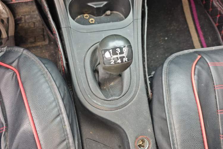 Used MG 3 2013 1.3L Manual Comfort Edition Gear Lever