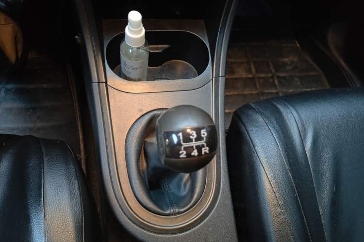 Used MG 3 2013 1.3L Manual Comfort Edition Gear Lever