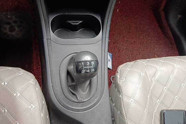 Used MG 3 2013 1.3L Manual Comfort Edition Gear Lever