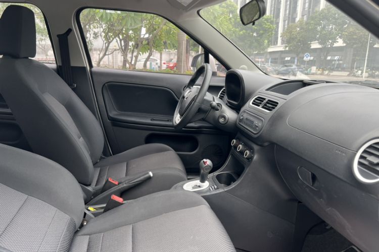 Used MG 3 2013 1.3L AMT Comfort Edition Interior 3