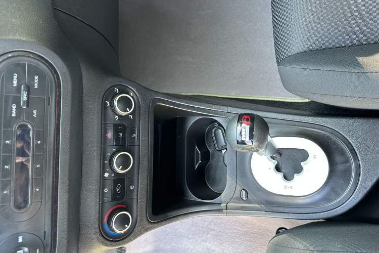 Used MG 3 2013 1.3L AMT Comfort Edition Interior 3