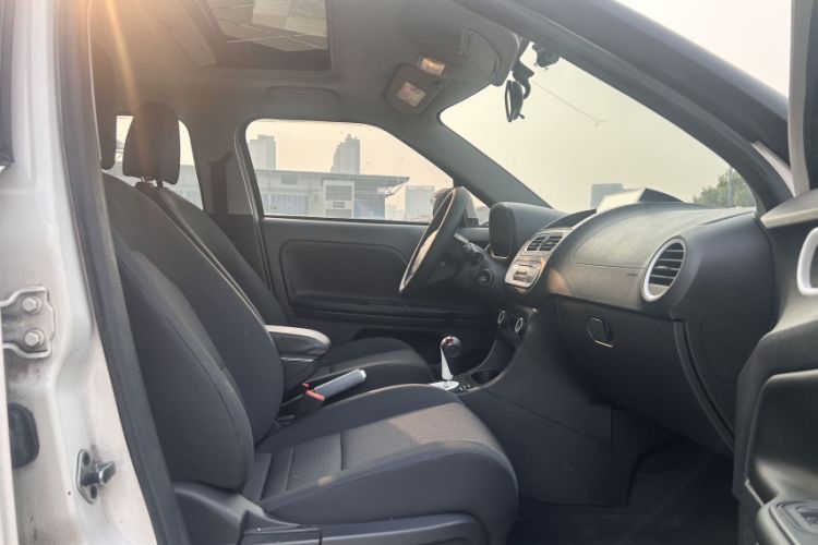 Used MG 3 2013 1.5L AMT Elite Edition Interior 6