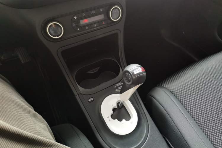 Used MG 3 2013 1.5L AMT Elite Edition Interior 6