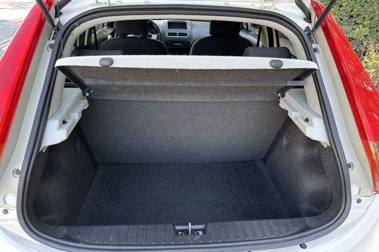 Used MG 3 2013 1.3L AMT Comfort Edition Interior 6