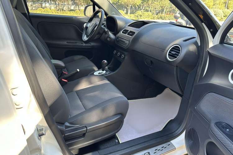 Used MG 3 2013 1.3L AMT Comfort Edition Interior 7